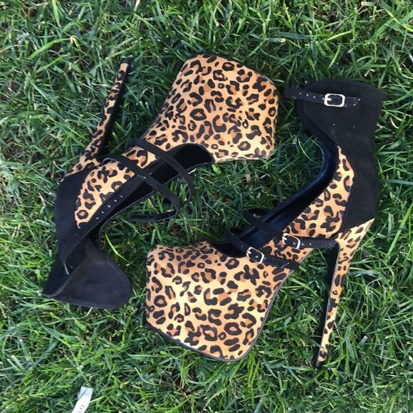 Tan Leopard Print Stiletto High Heels. 3 Straps , Platform. - Picture 2 of 6